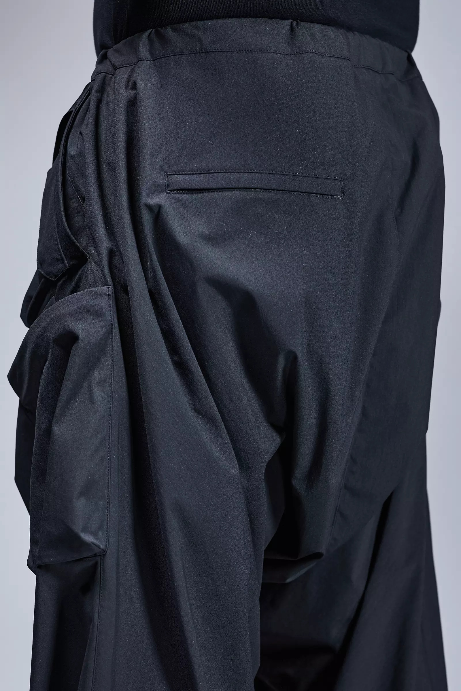 ACRONYM P59-E XSサイズ ブラック ACRONYM P59-E Encapsulated Nylon Cargo Pant Black | REVERSIBLE