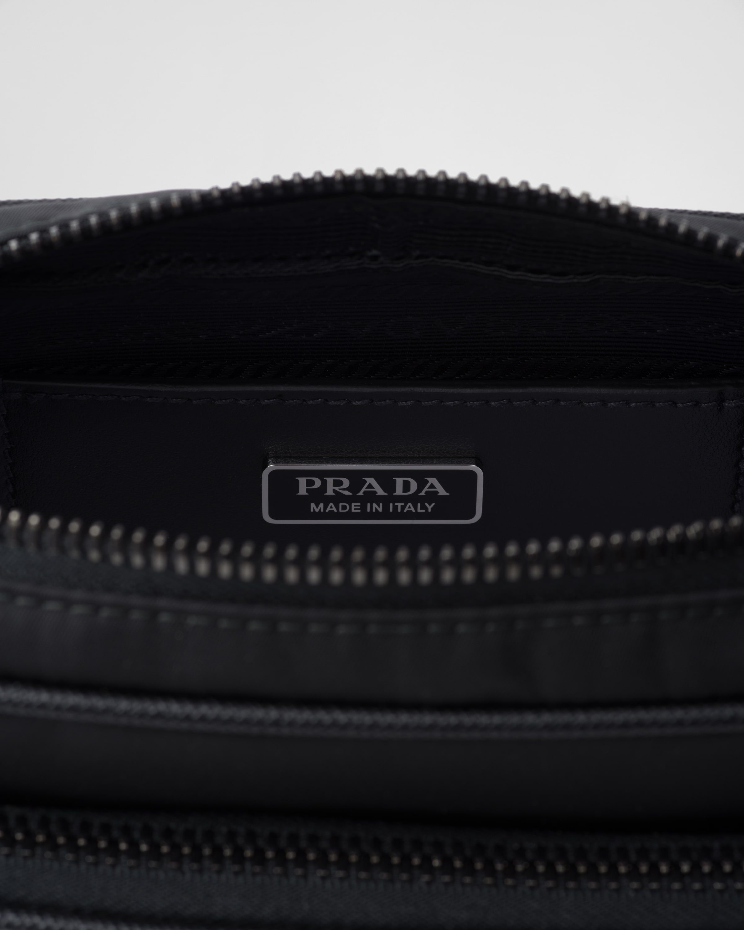 Re-Nylon and Saffiano leather shoulder bag - 4
