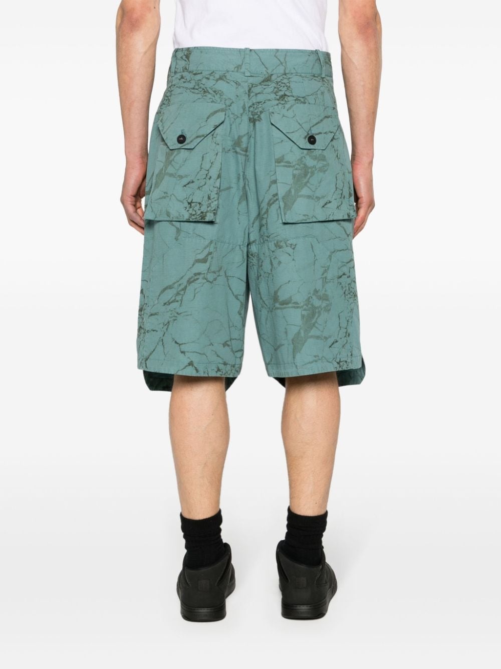 Overlay abstract-print cargo shorts - 4