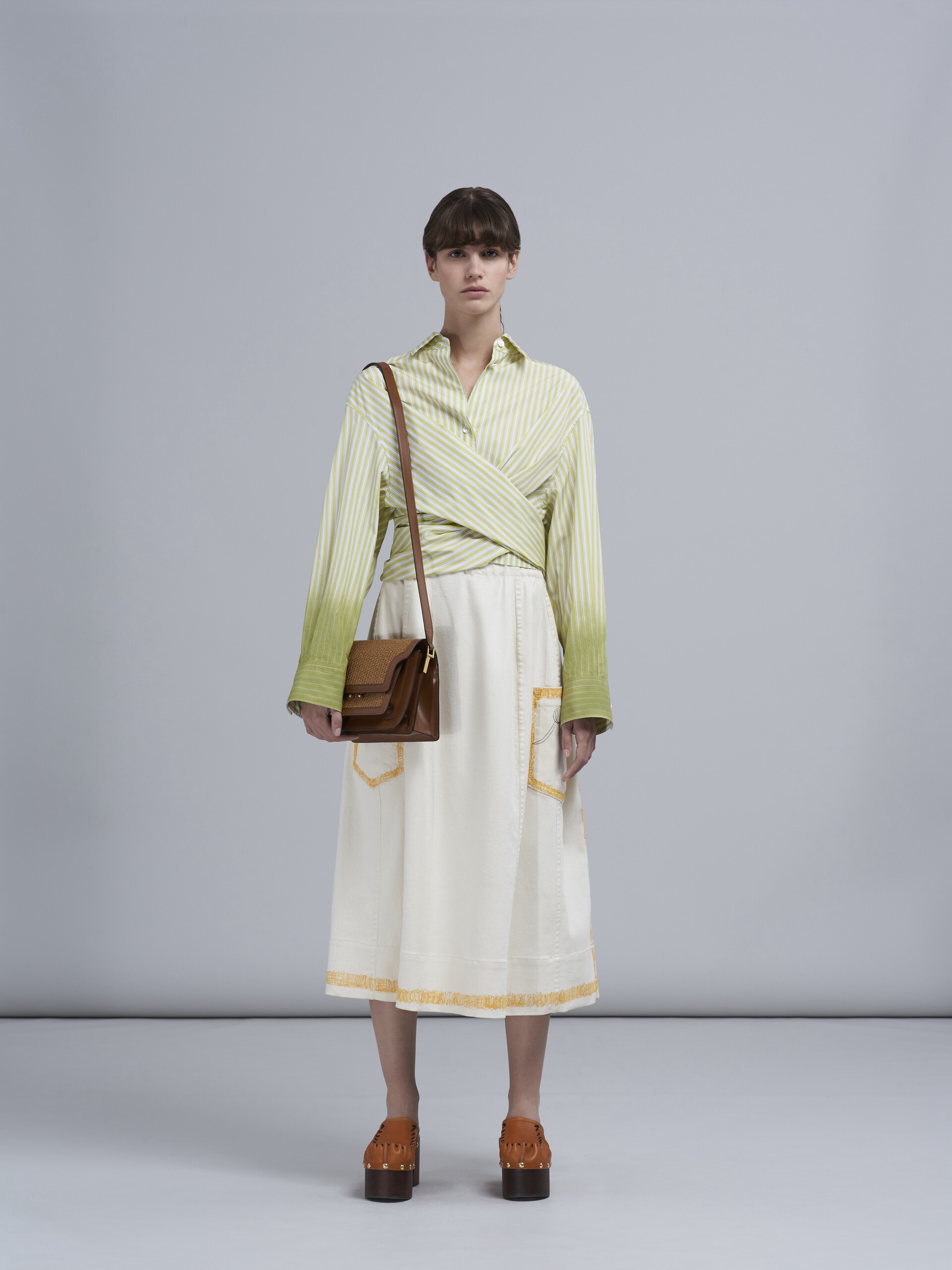 TRUNK SOFT MEDIUM BAG IN BROWN LEATHER AND RAFFIA - 2