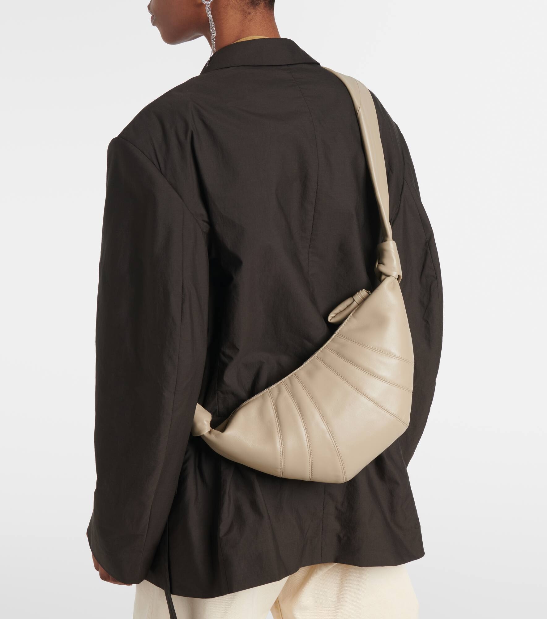 Croissant Small leather shoulder bag - 6