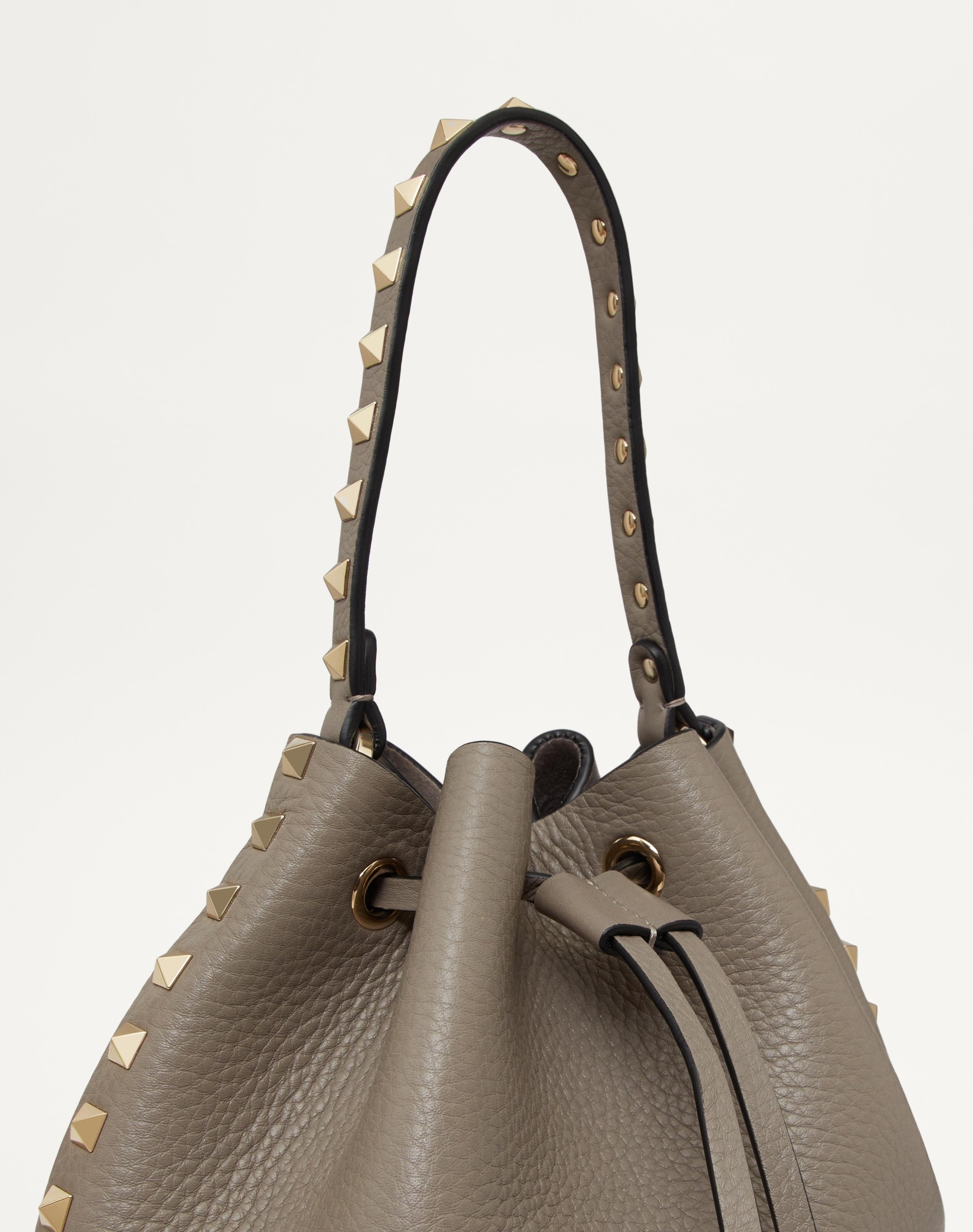 ROCKSTUD GRAINY CALFSKIN BUCKET BAG - 7