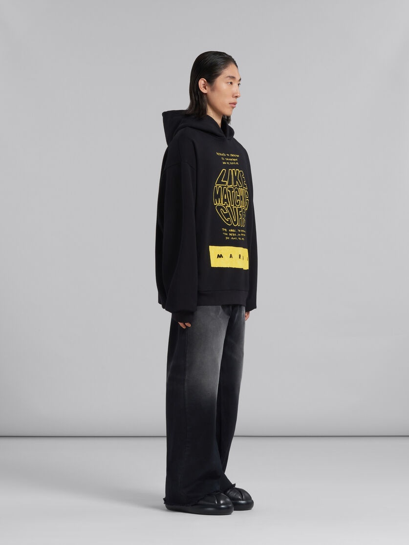 BLACK BIO COTTON HOODIE WITH MAXI SLOGAN PRINT - 5