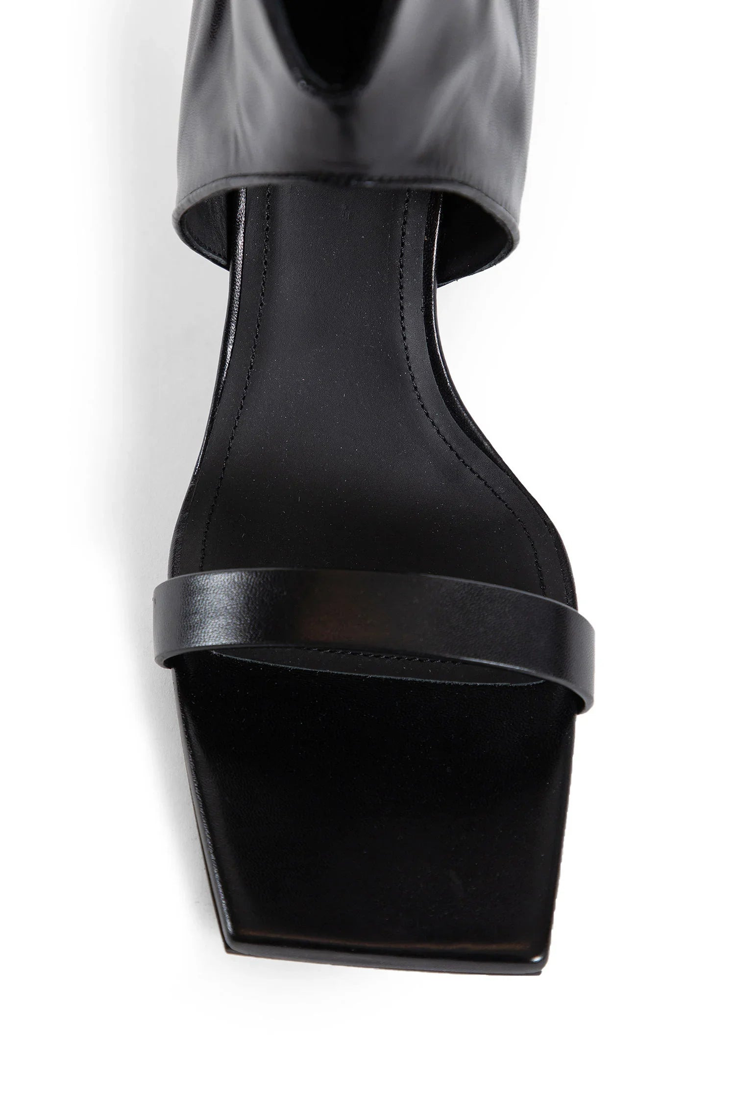 Hollywood-Winged-Cantilever-In-Capretto-Leather - 5