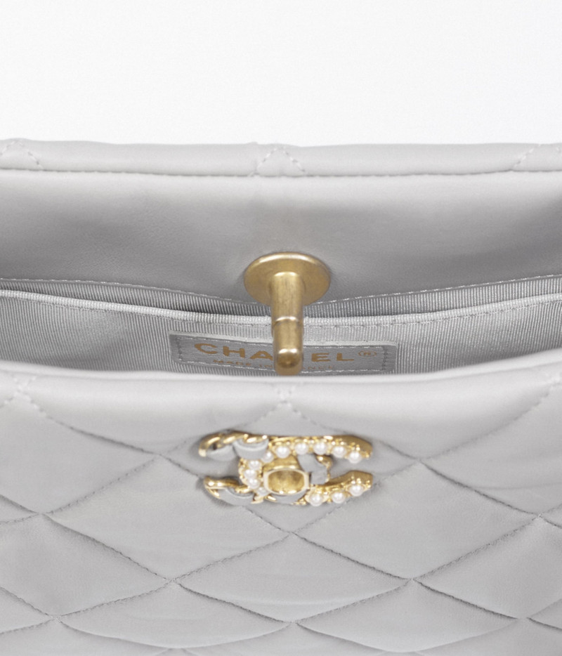 CHANEL Hobo Handbag outlook