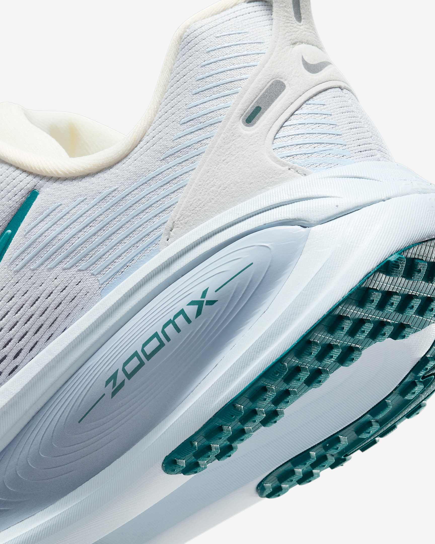 Nike Vomero 18 Women's Road Running Shoes - 8