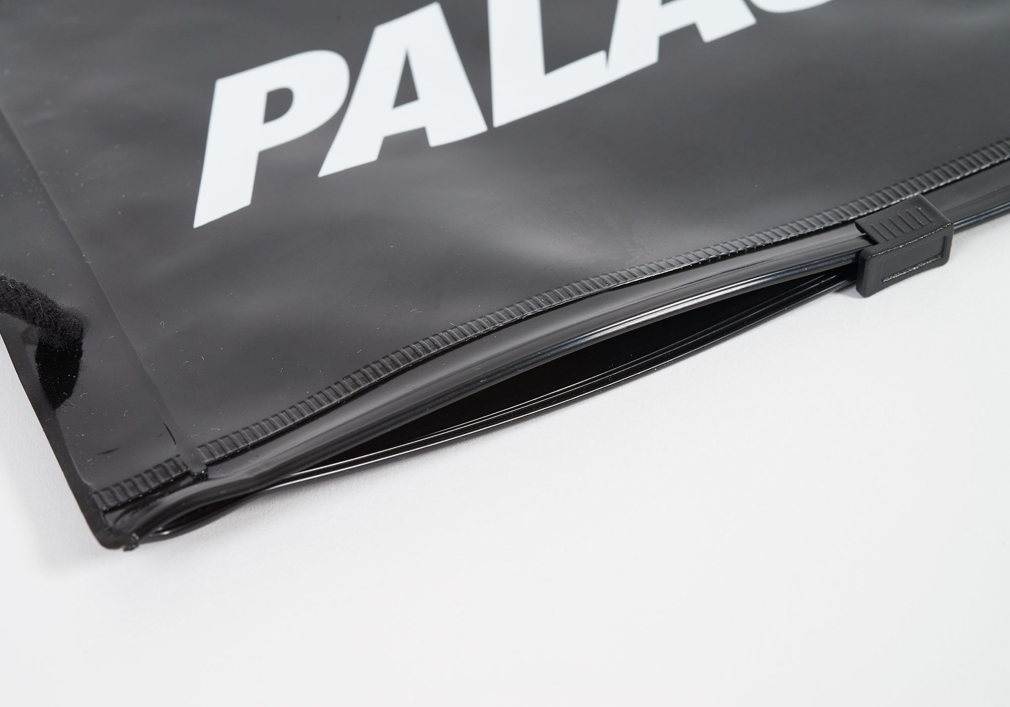 PALACE POUCH BLACK / WHITE - 2