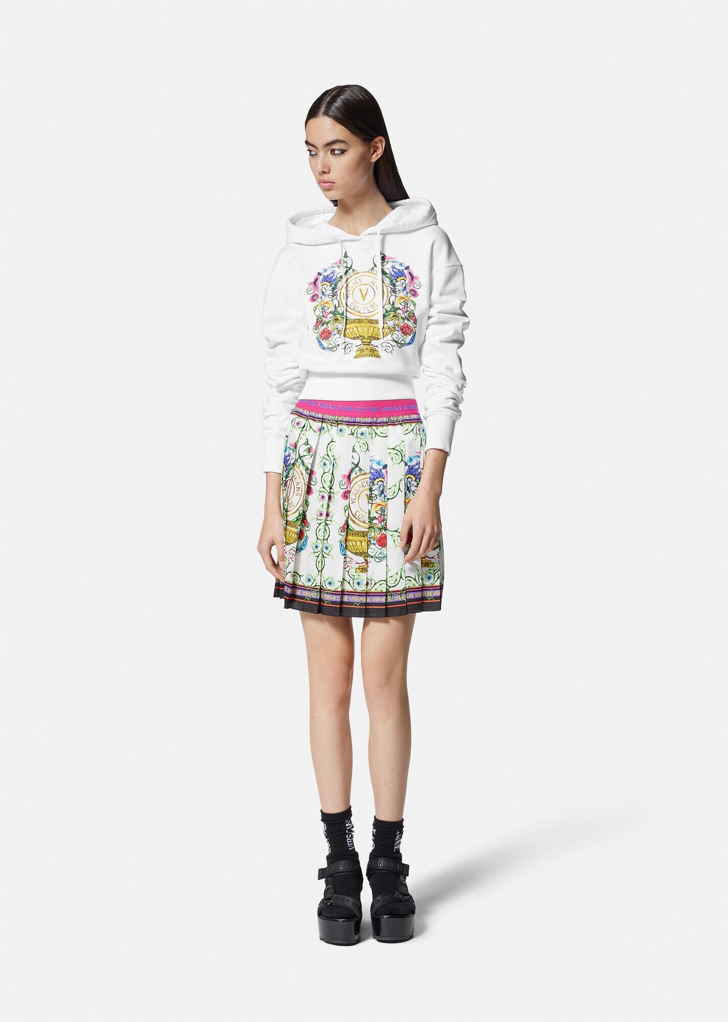 V-Emblem Garden Crop Hoodie - 2