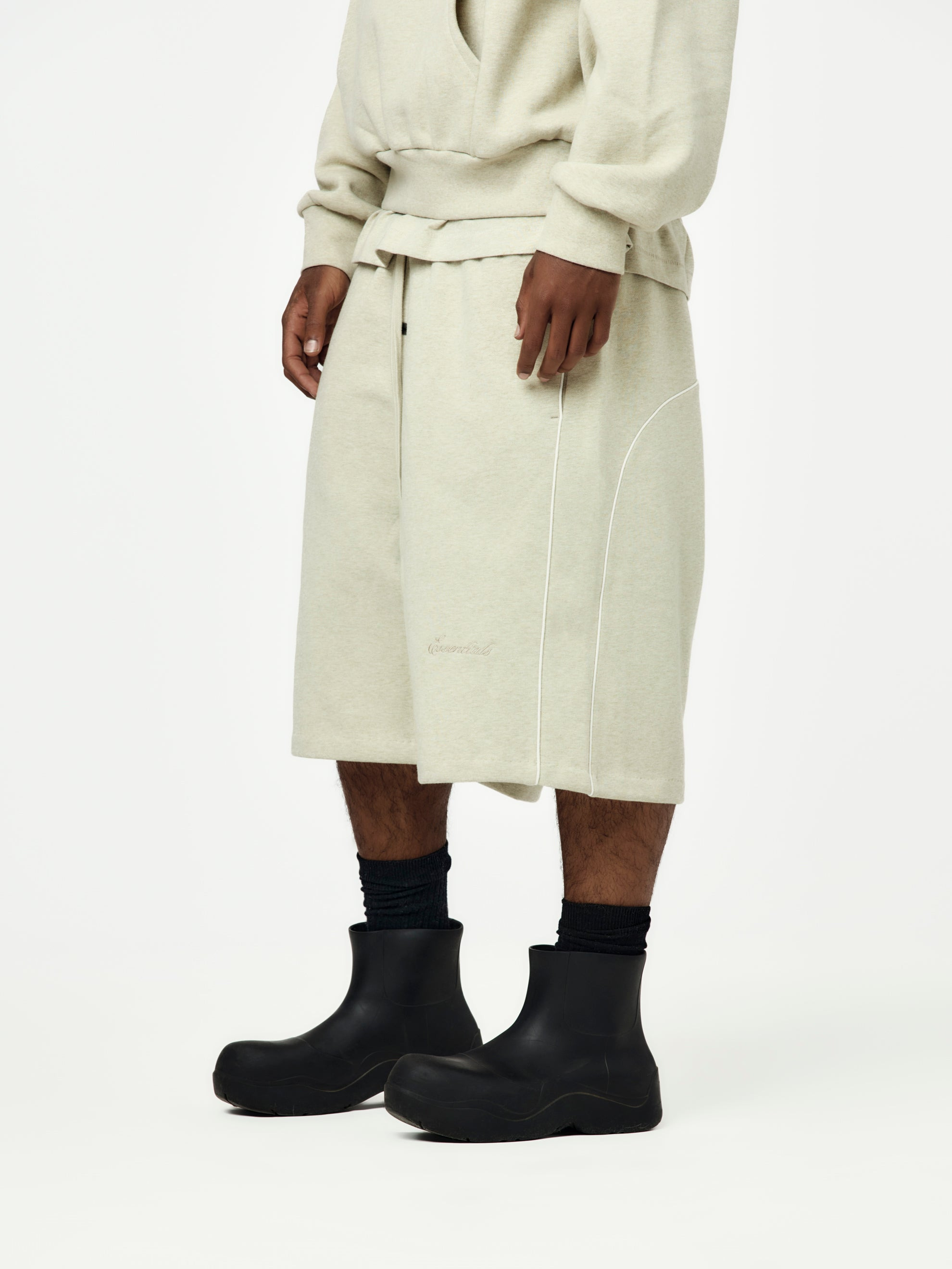 RELAXED FLEECE SWEATSHORT WITH PIPING (HEATHER STONE) - 2