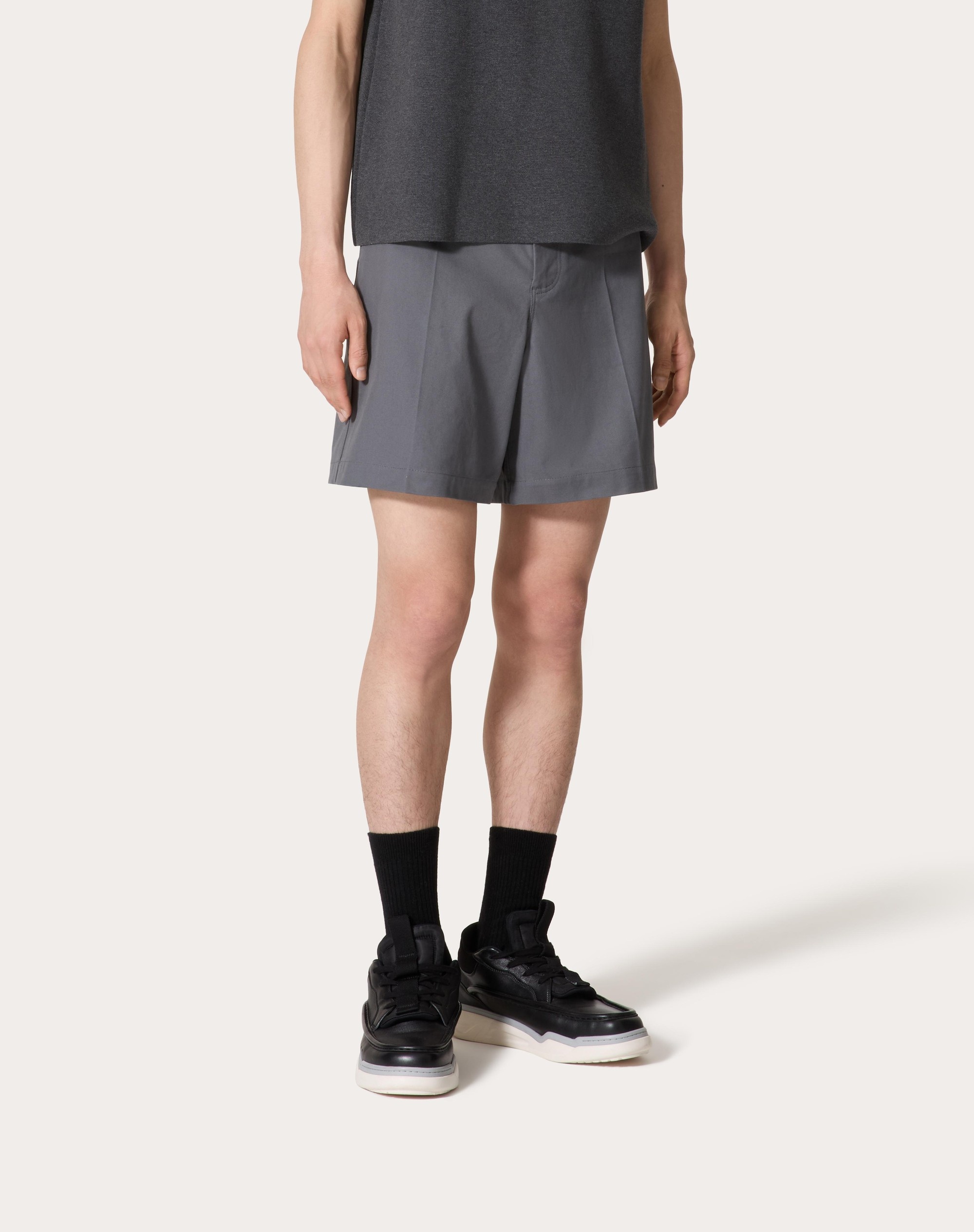 STRETCH COTTON CANVAS BERMUDA SHORTS WITH RUBBERIZED V DETAIL - 3