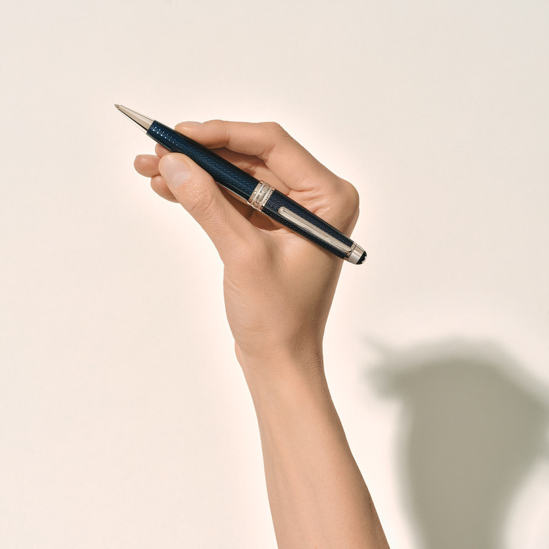 Montblanc MEISTERSTÜCK SOLITAIRE BLUE HOUR MIDSIZE BALLPOINT PEN outlook