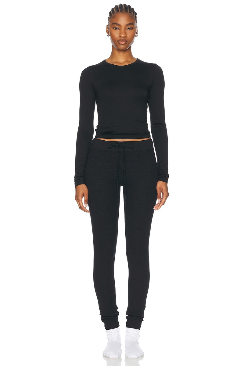 ÉTERNE Fitted Crewneck Long Sleeve T-Shirt outlook