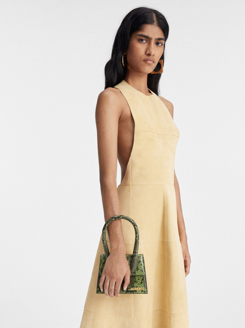 JACQUEMUS Le Chiquito moyen outlook