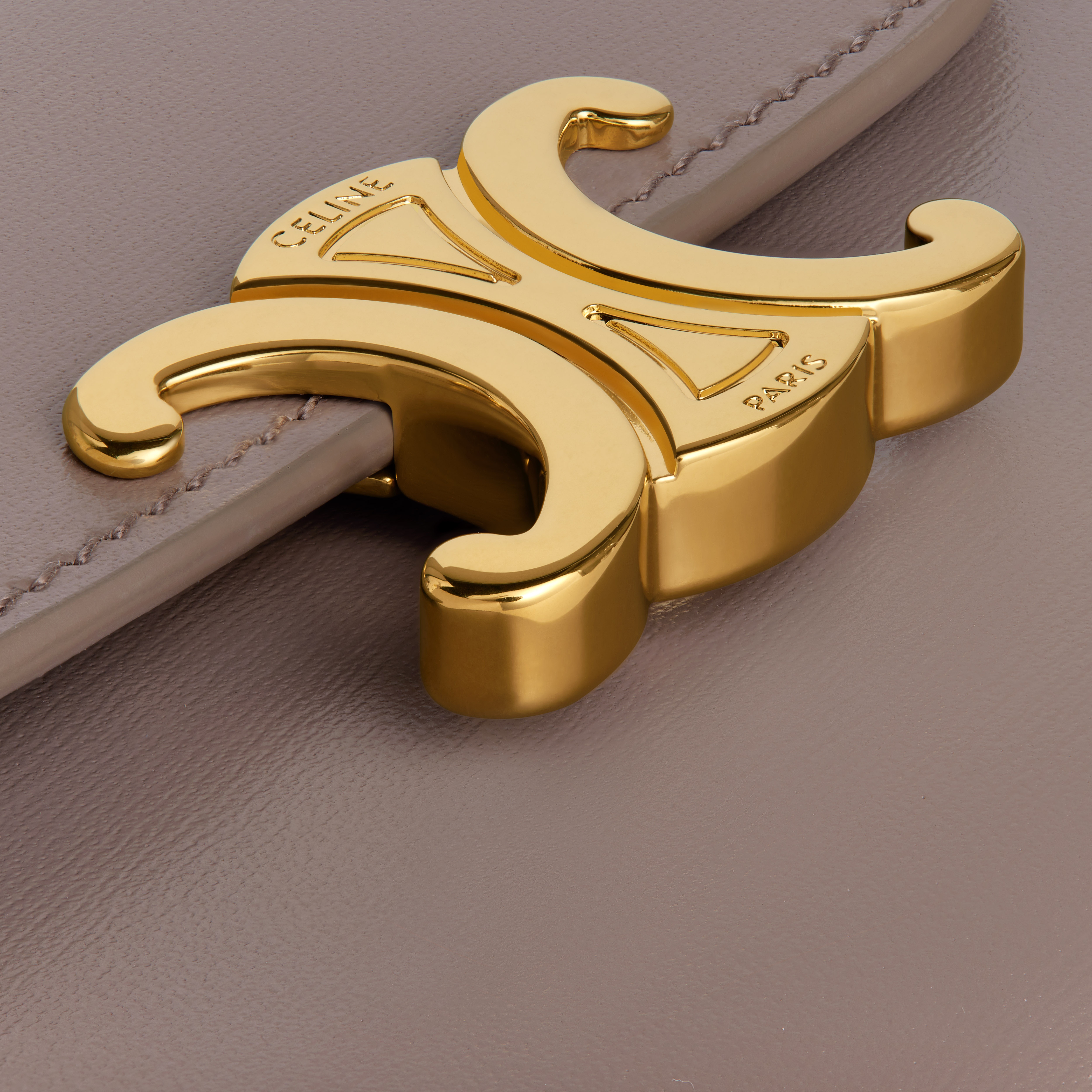 【CELINE】Triomphe Small wallet (送料込み) CELINE Small Wallet TRIOMPHE in Shiny calfskin | REVERSIBLE