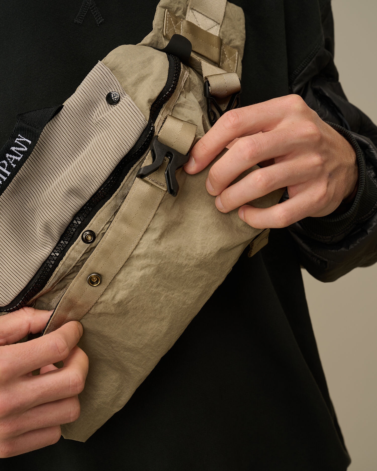 C.P. Company Plain Paper Touch Logo Waistbag | REVERSIBLE
