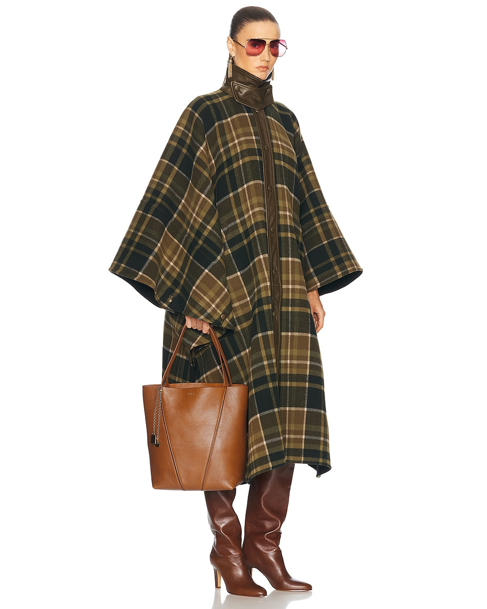 Chloé Spin Medium Tote Bag | forward | REVERSIBLE
