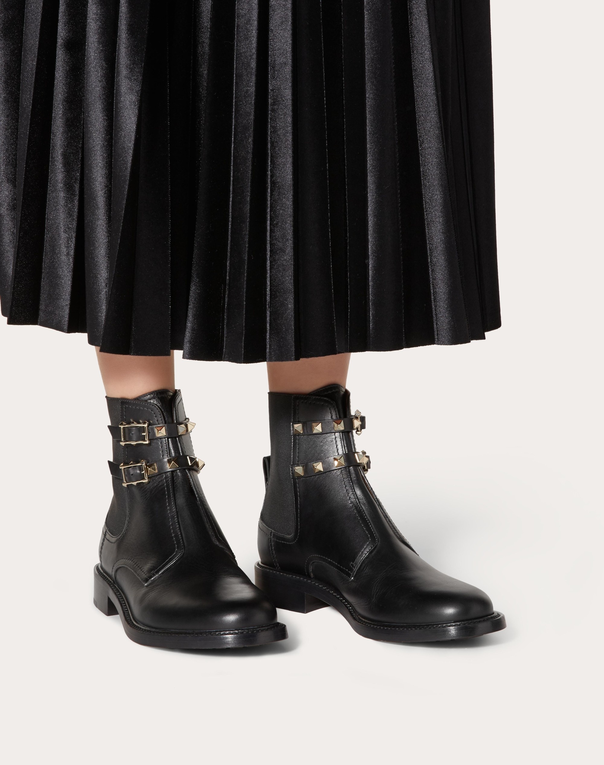 ROCKSTUD CALFSKIN ANKLE BOOT 20 MM - 6