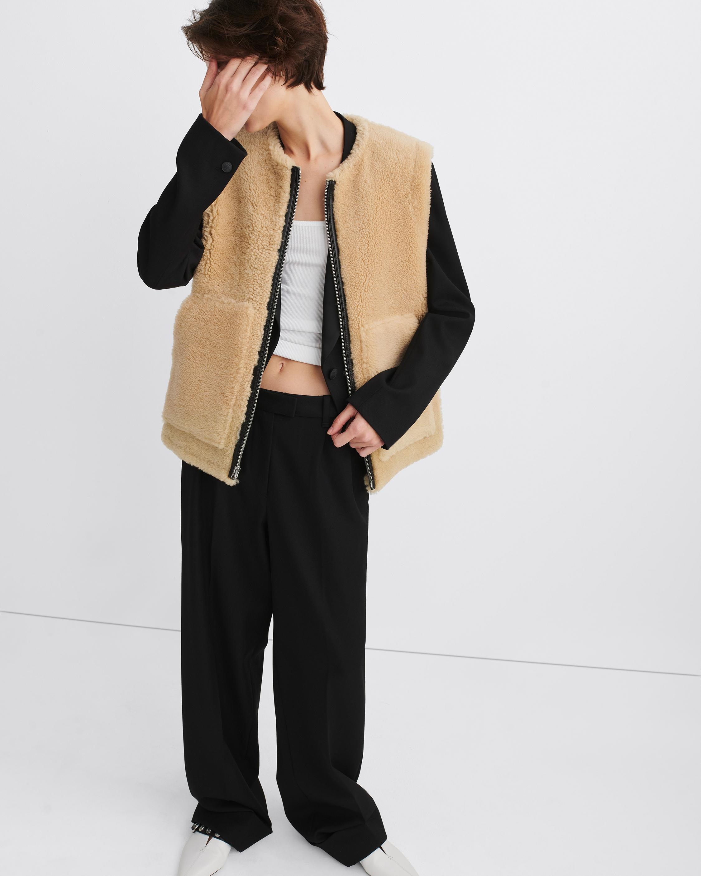 Fia Shearling Vest
Relaxed Fit - 1