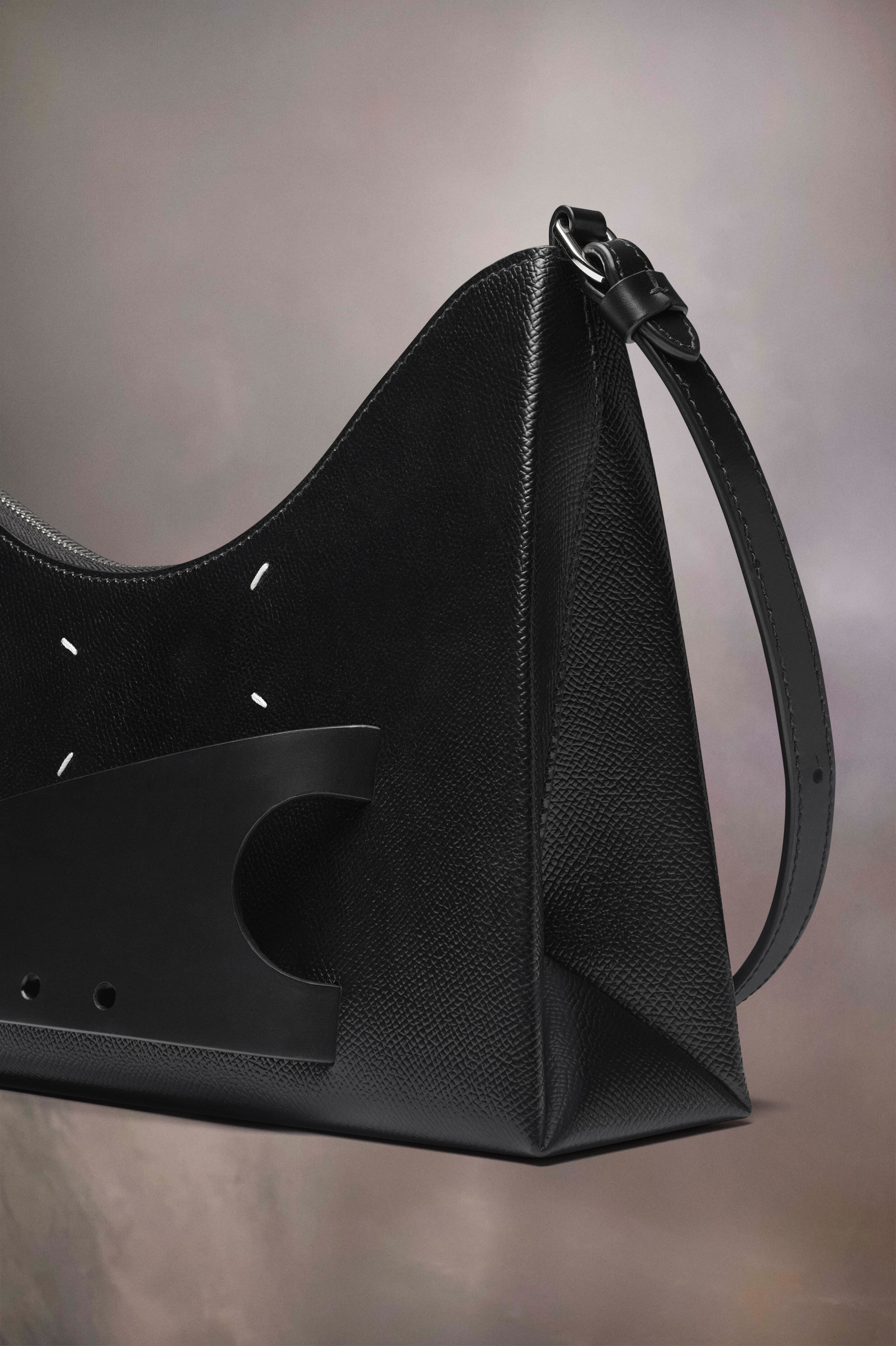 【MAISON MARGIELA】SNATCHED HOBO SMALL BAG Maison Margiela - Snatched hobo small | HBX - Globally