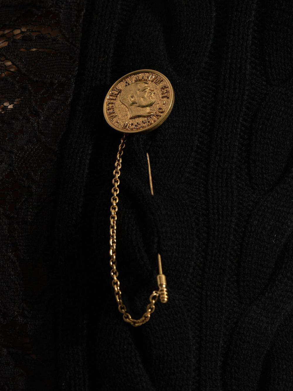 coin-design chain brooch - 2