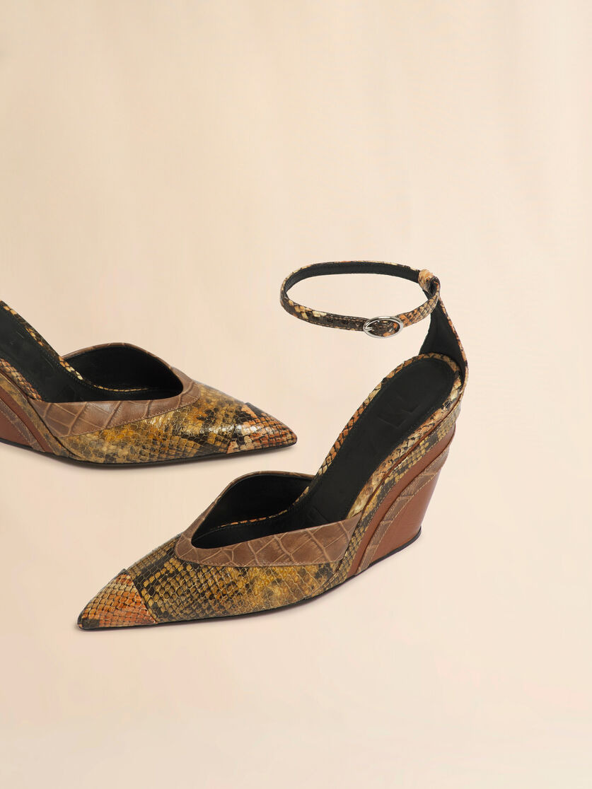 BROWN LEATHER POINTED-TOE WEDGE WITH MIXED ANIMAL PRINT - 5