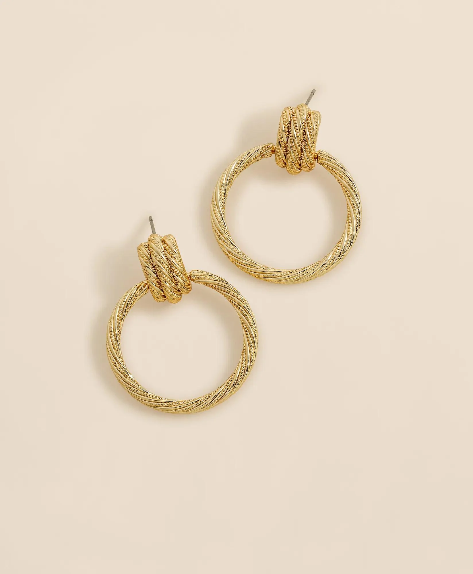 Vintage-Inspired Textured Door Knocker Hoop Earrings - 1