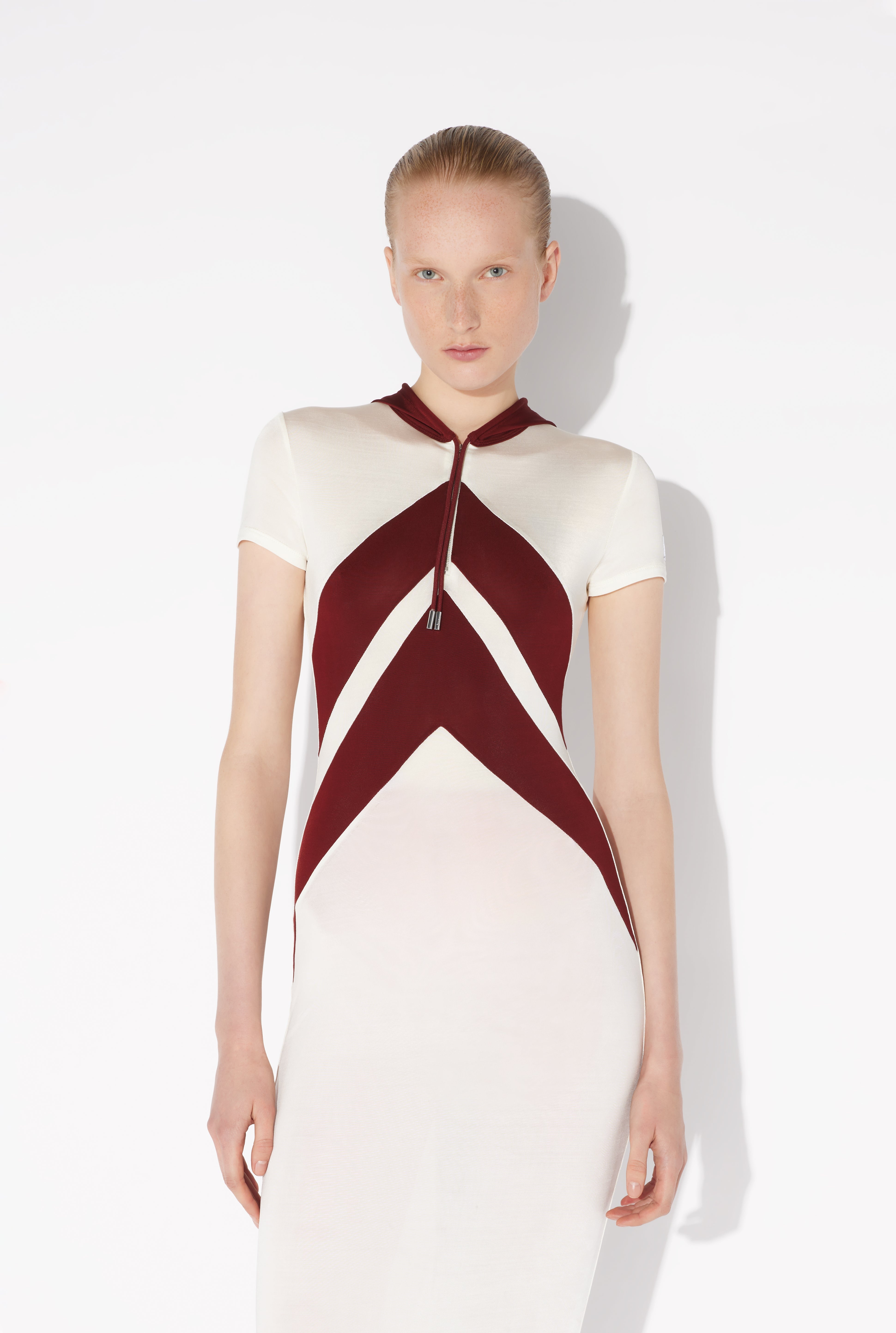 THE LONG WHITE DRESS WITH CHEVRONS - 4