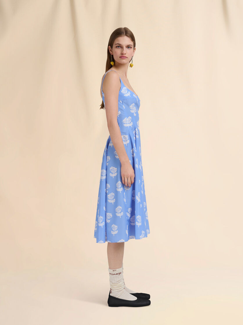 LIGHT BLUE POPLIN FLARED DRESS WITH SPRAYED ROSES PRINT - 6