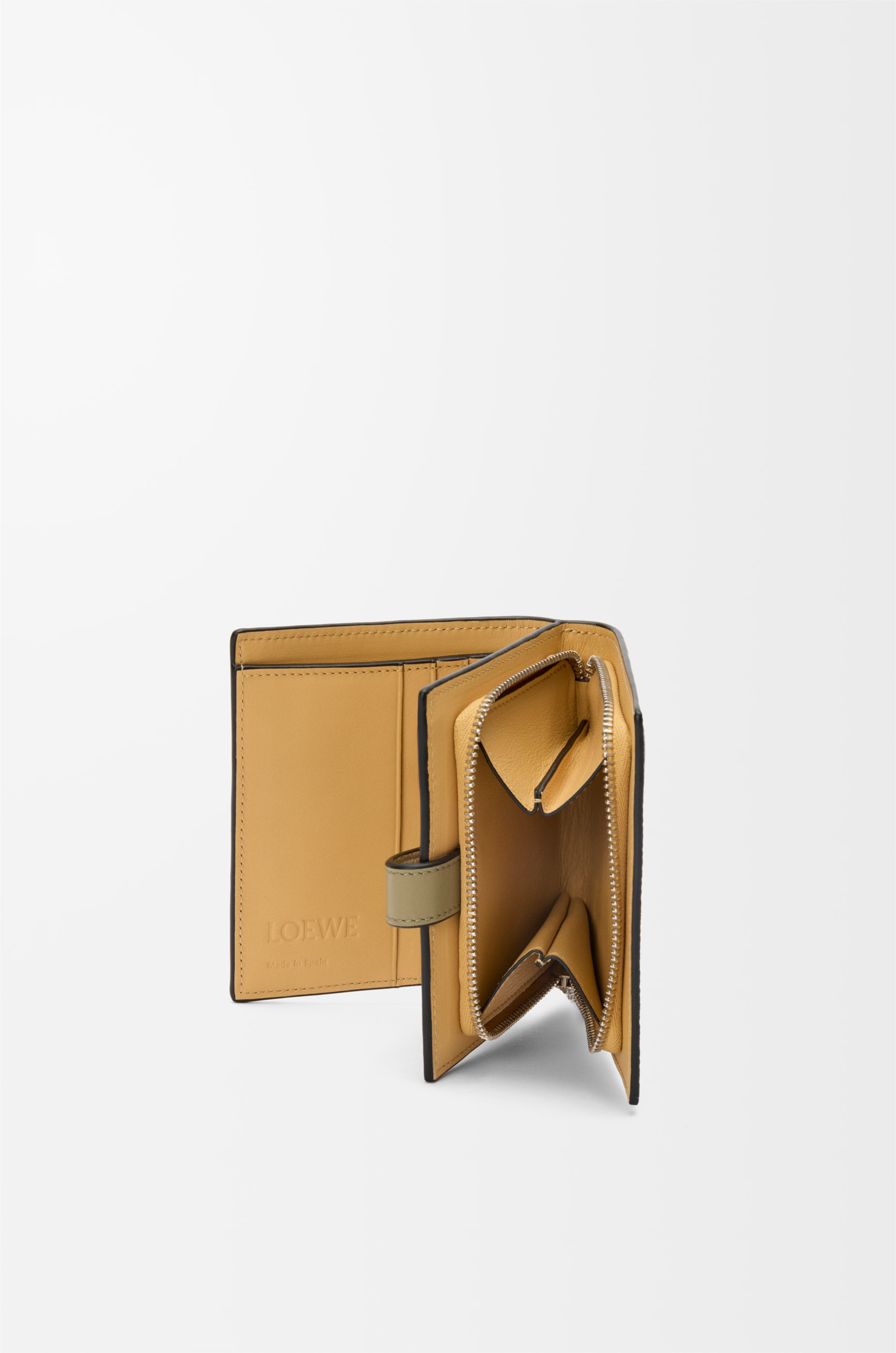 Compact zip wallet in soft grained calfskin - 3
