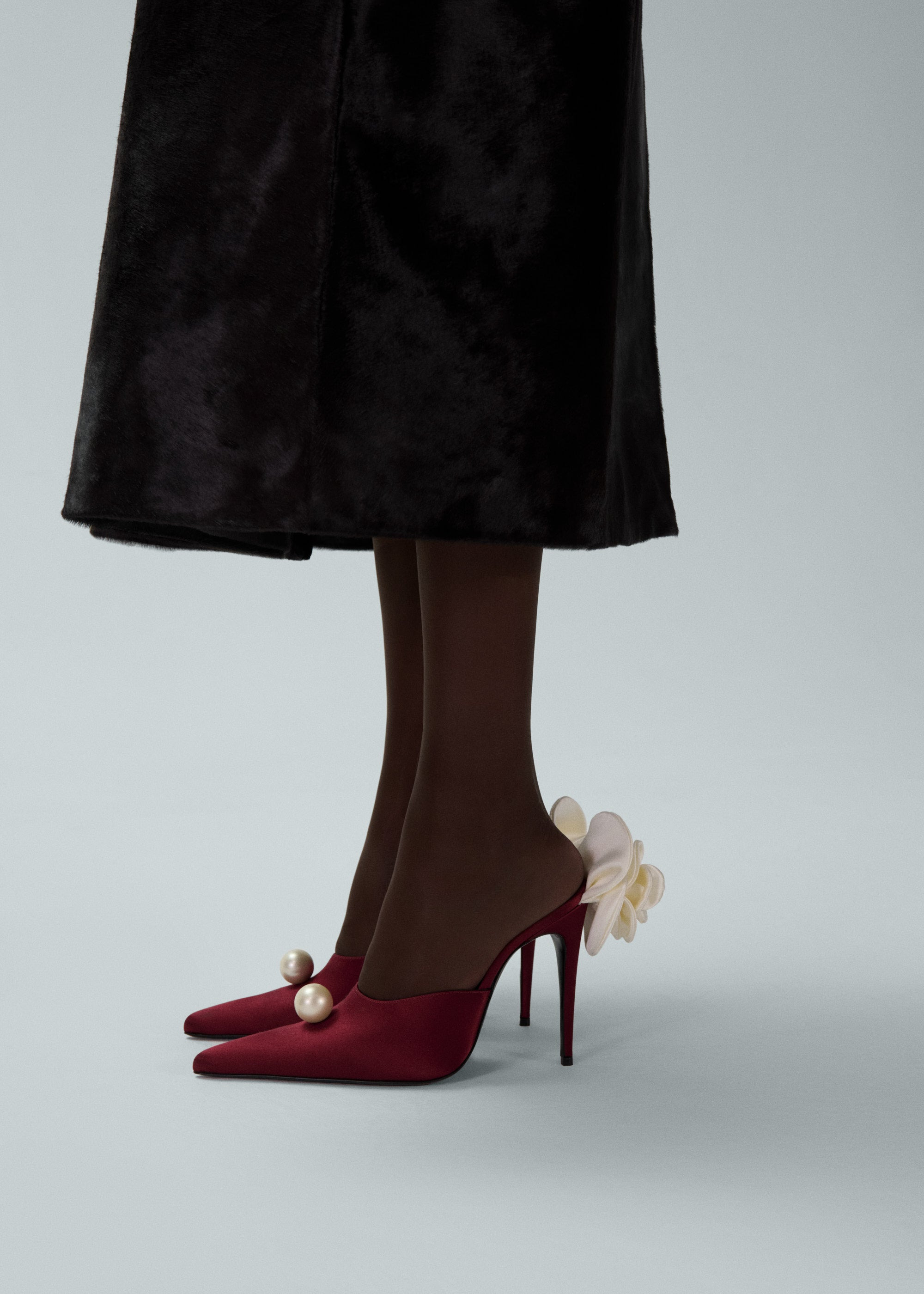 Pointed flower mules in burgundy satin - 4