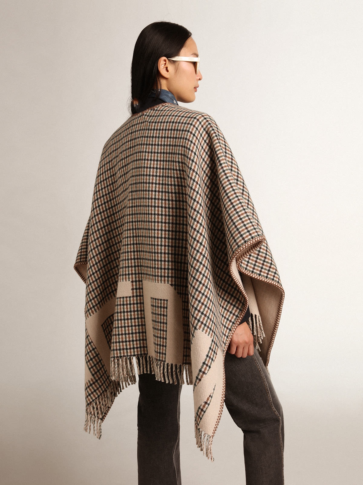 Poncho in double face cream-colored wool with check pattern and lettering - 3
