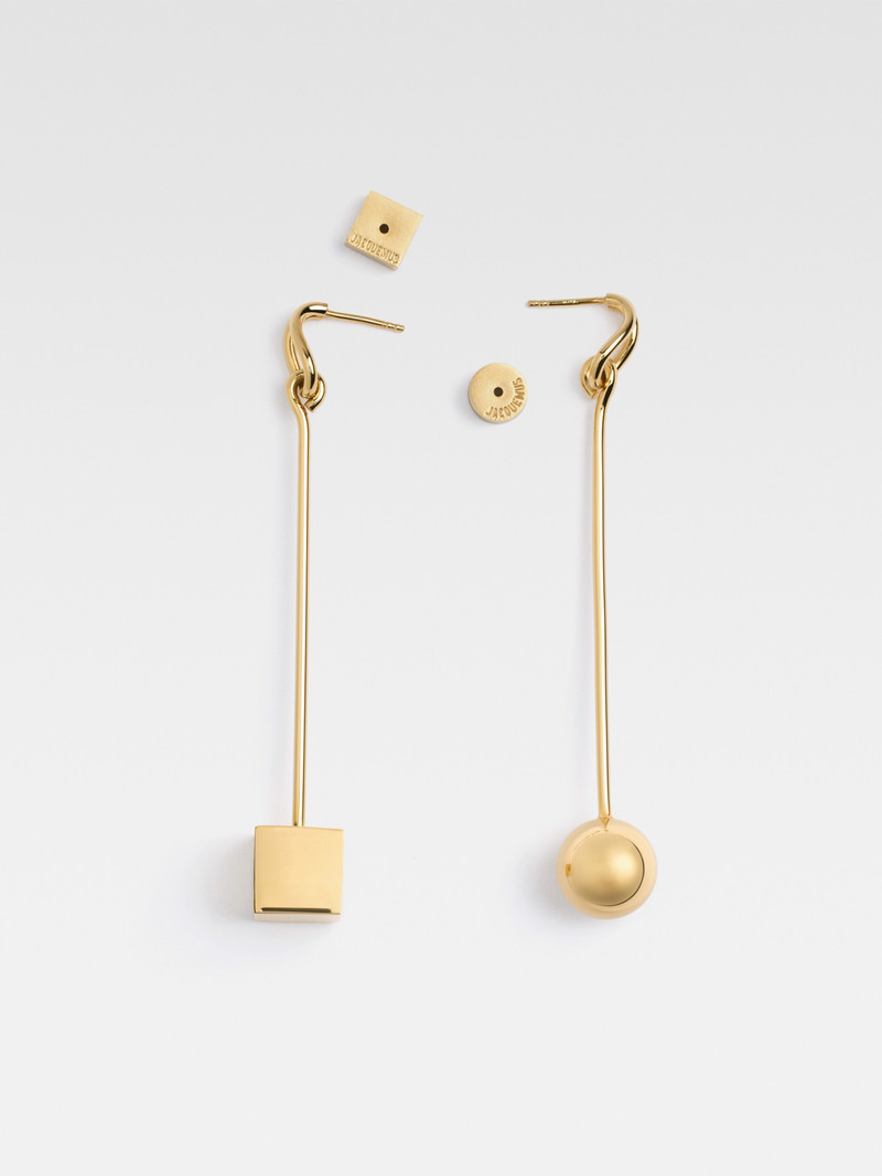 JACQUEMUS Les boucles Nodo outlook
