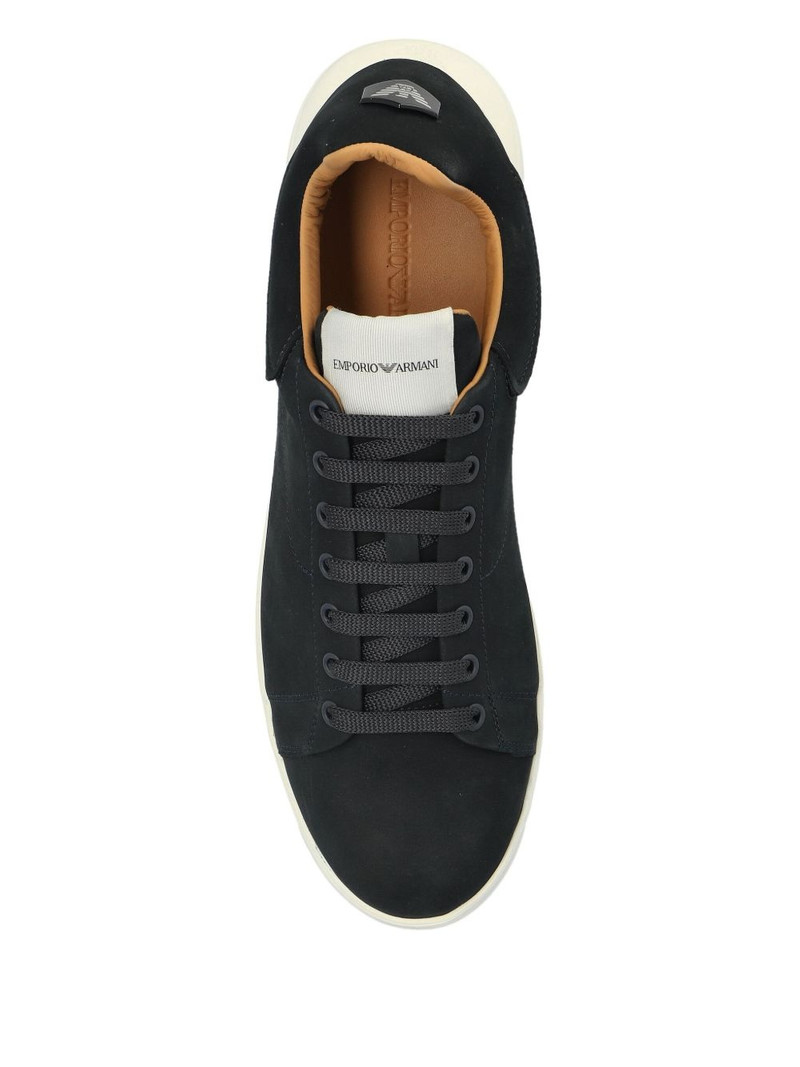 low-top sneakers 3