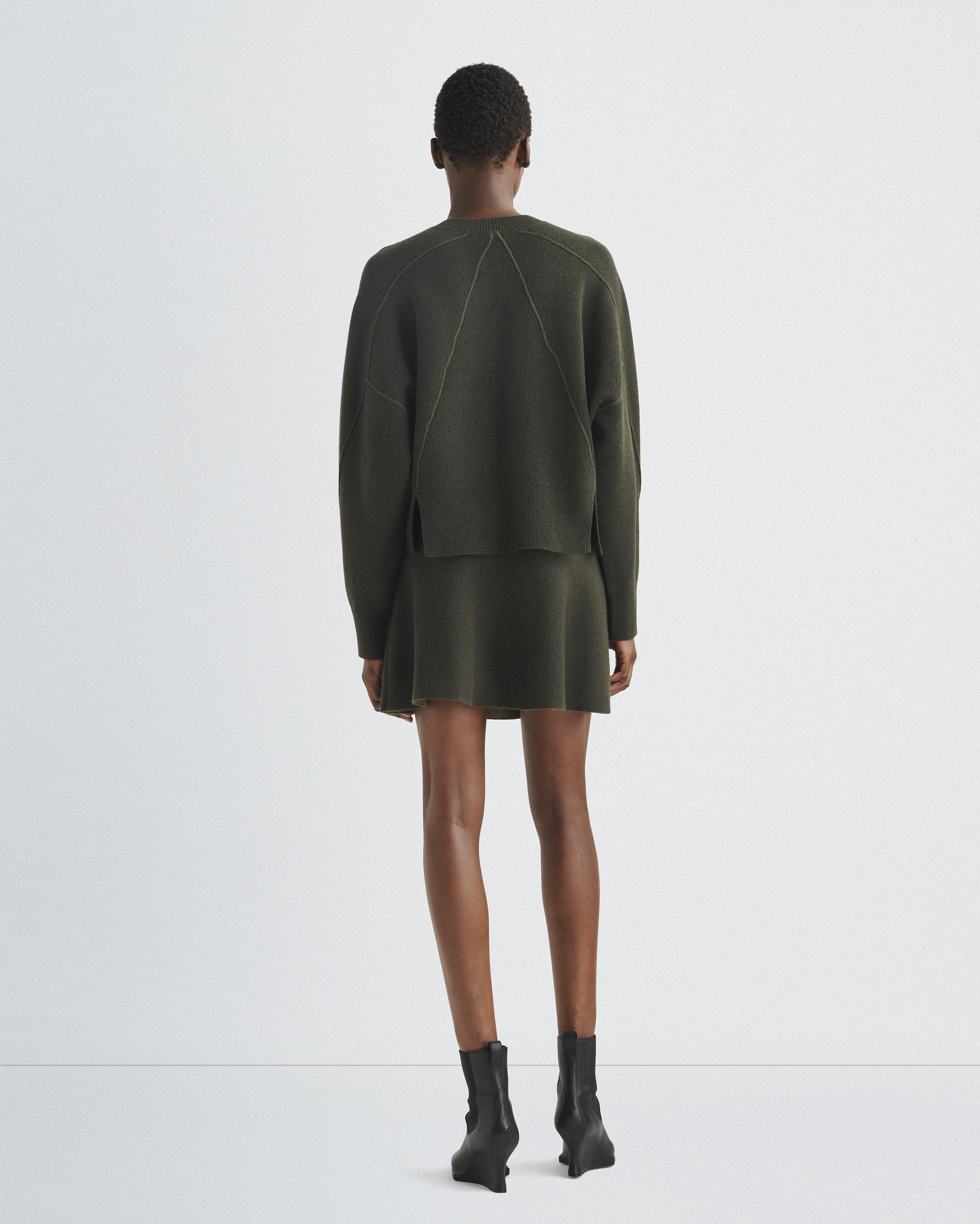 Bridget Wool Crew
Oversized Fit - 4