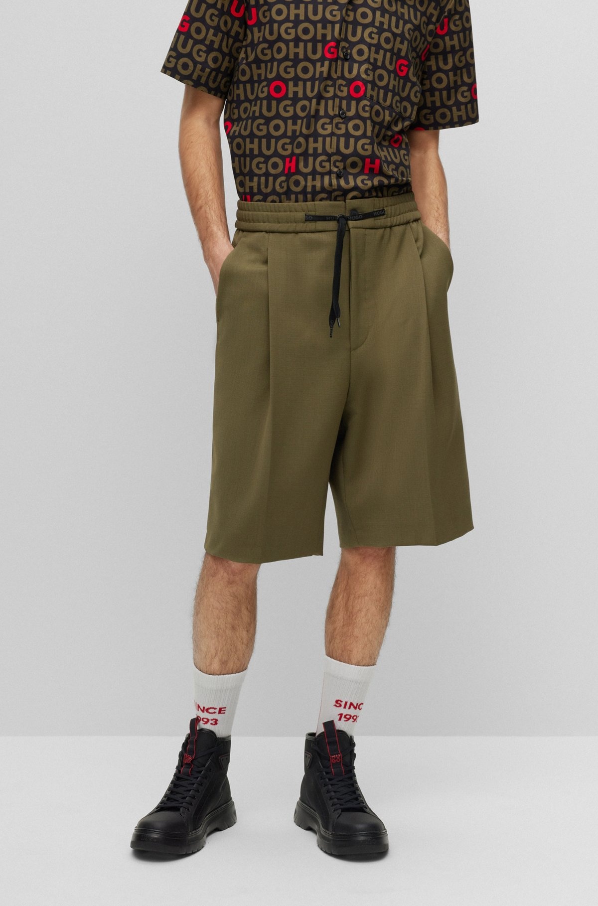 RELAXED-FIT SHORTS IN STRUCTURED PERFORMANCE-STRETCH FABRIC - 2