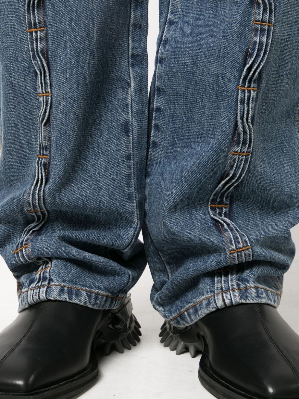 contrast-stitching light-wash jeans - 5
