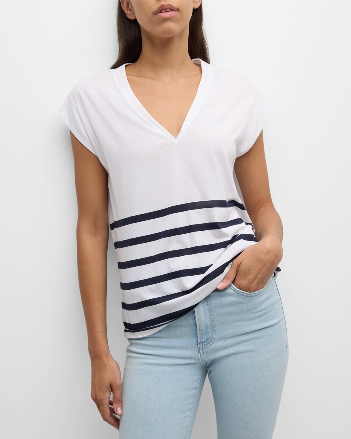 Le Mid Rise V-Neck Tee - 7