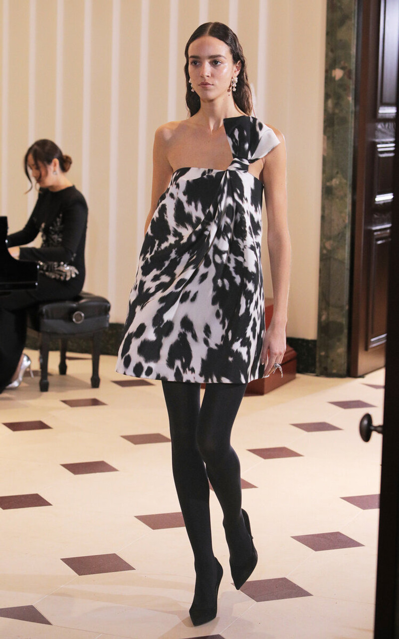 Oscar de la Renta Asymmetric Crepe Mini Dress black/white outlook