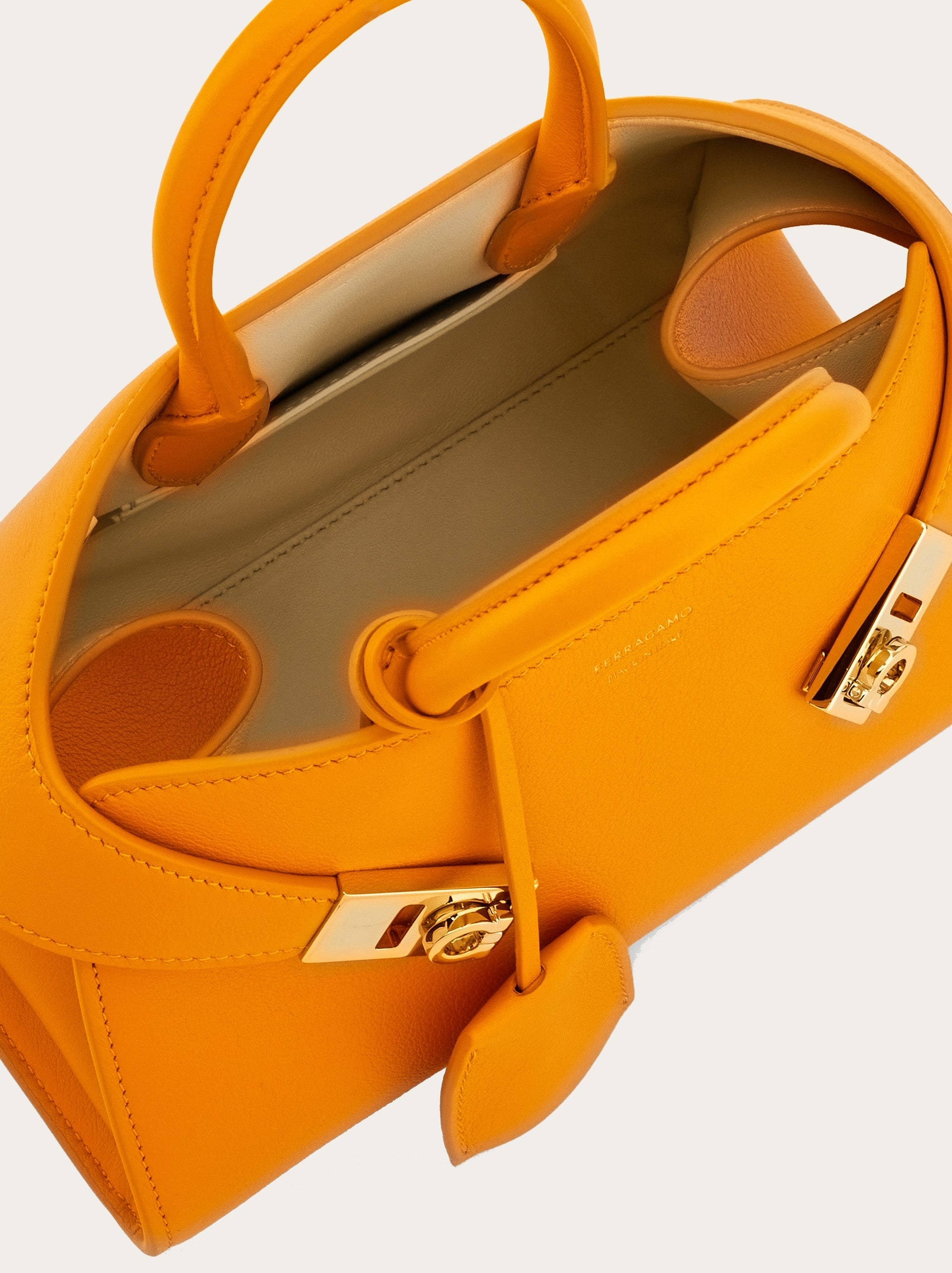 Hug handbag (XS) - 6