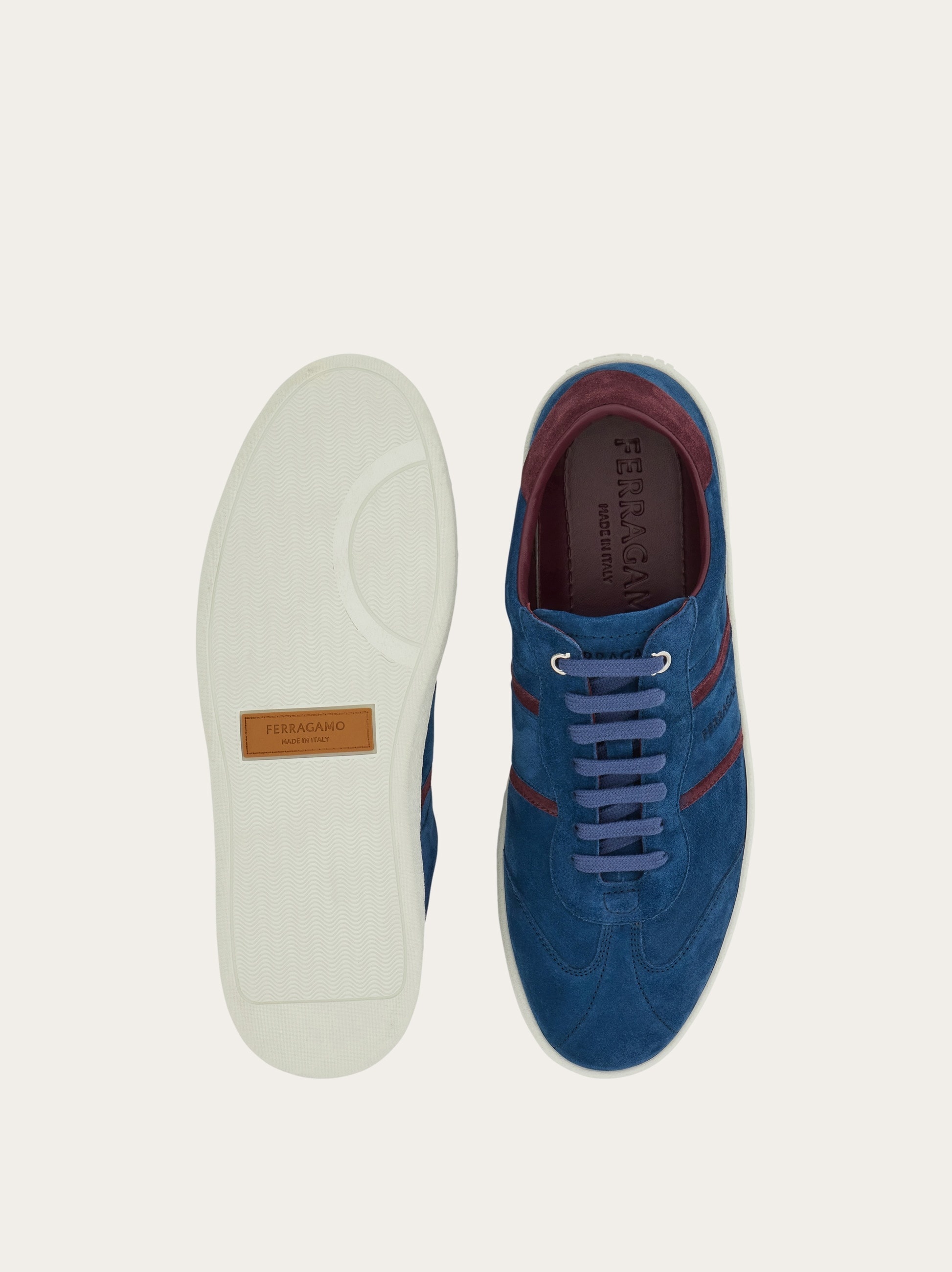 Low top sneaker with signature - 5