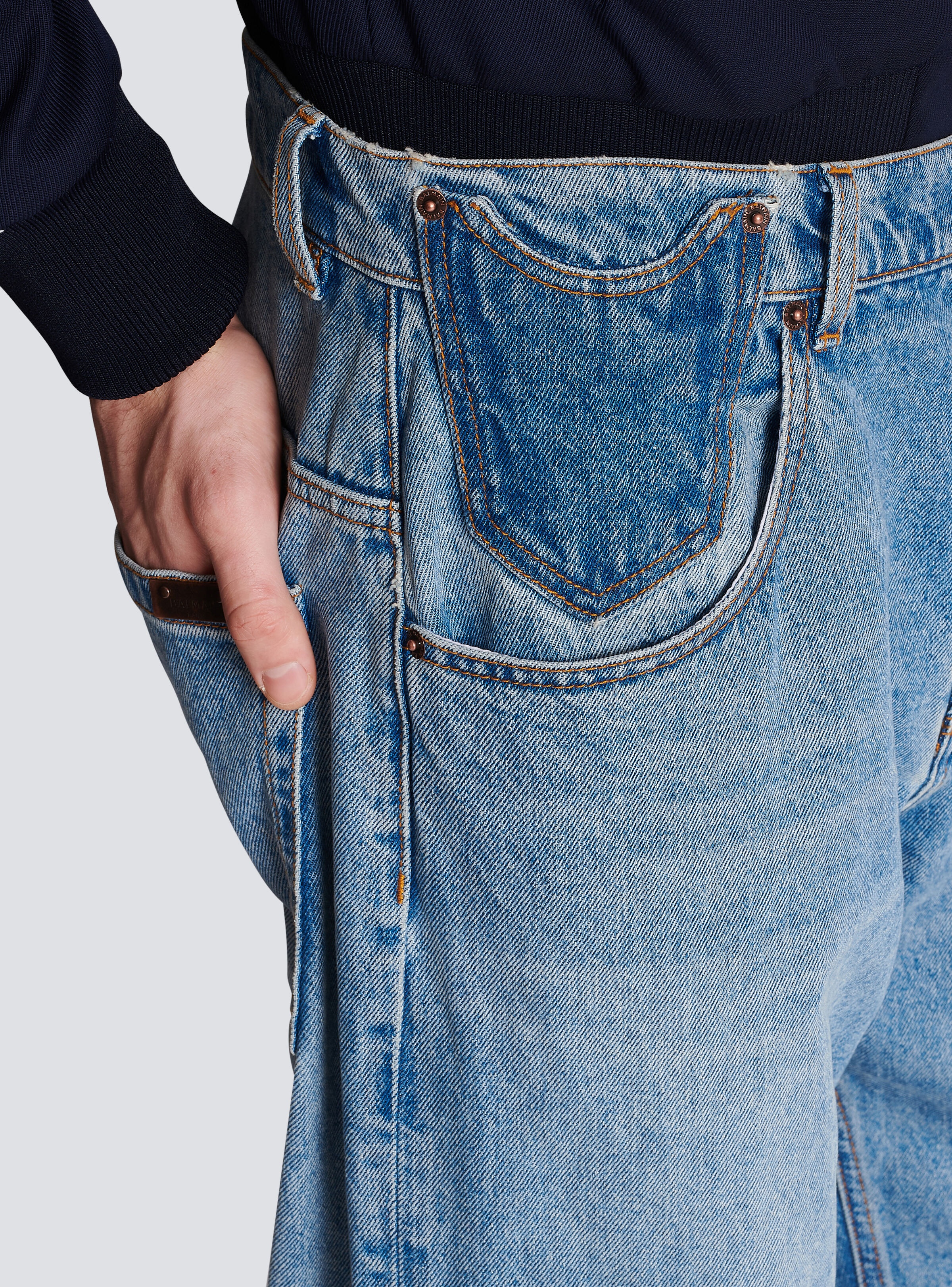 Jeans in contrast-effect denim - 7