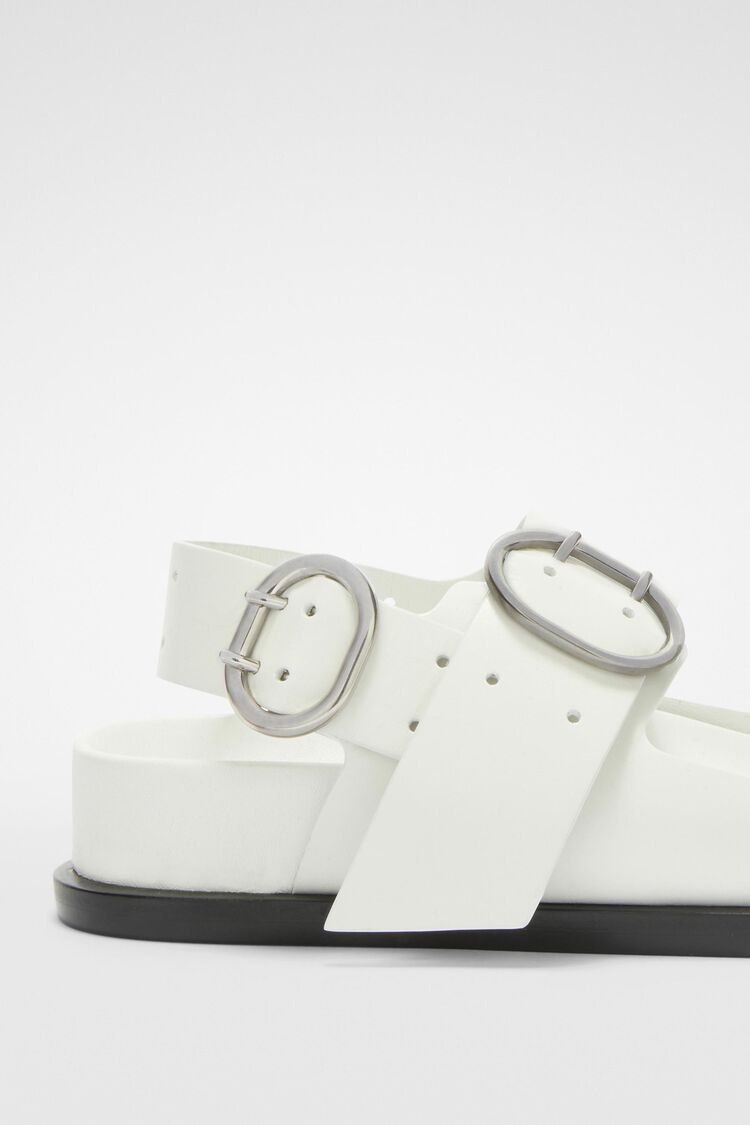 Flat Sandals - 6
