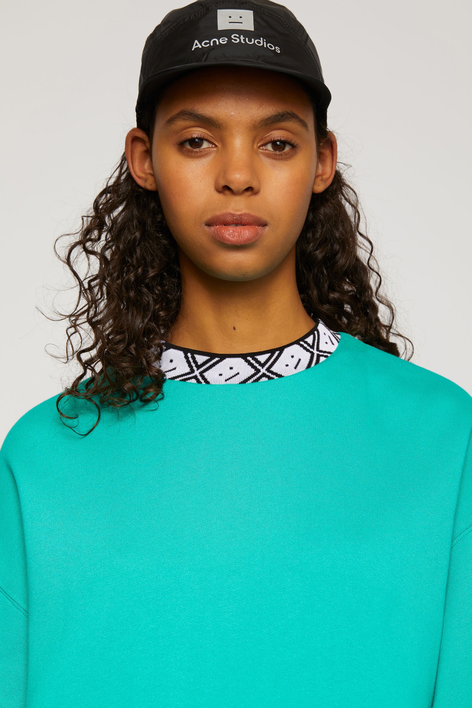 Face motif mock neck sweatshirt jade green - 6