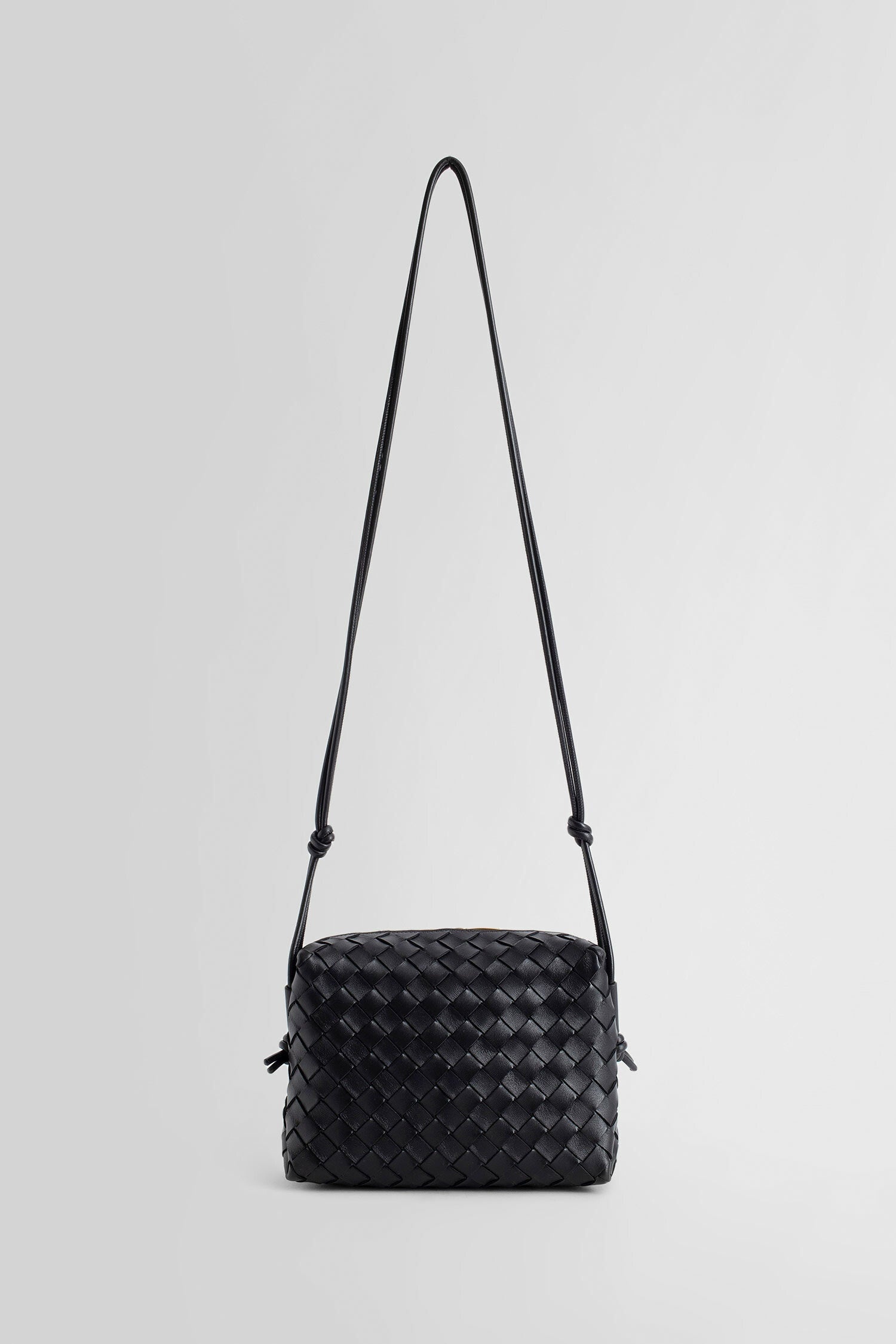 BOTTEGA VENETA WOMAN BLACK SHOULDER BAGS - 1