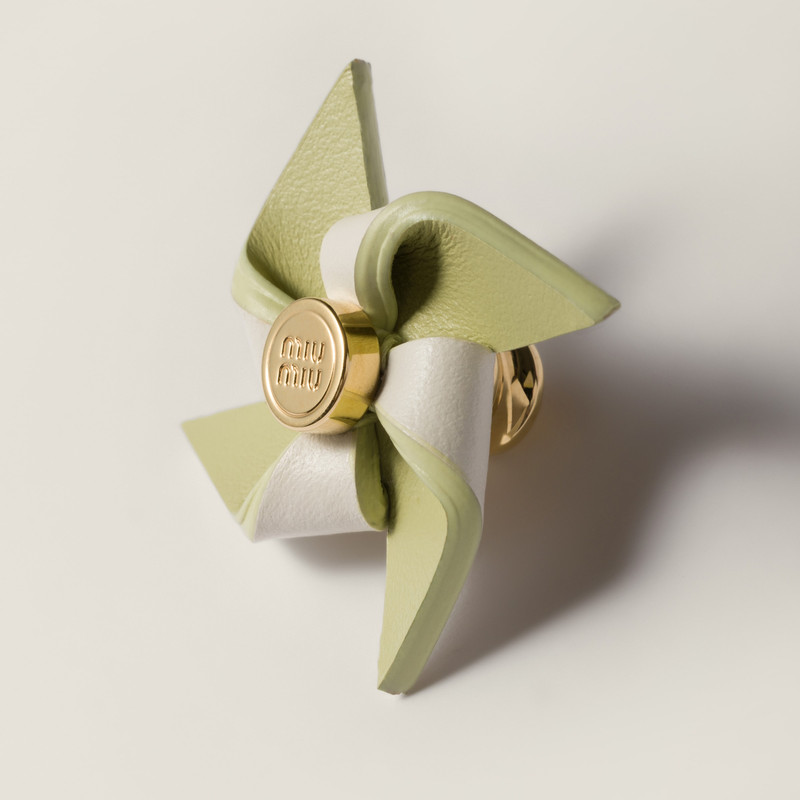 Miu Miu Leather pinwheel brooch outlook