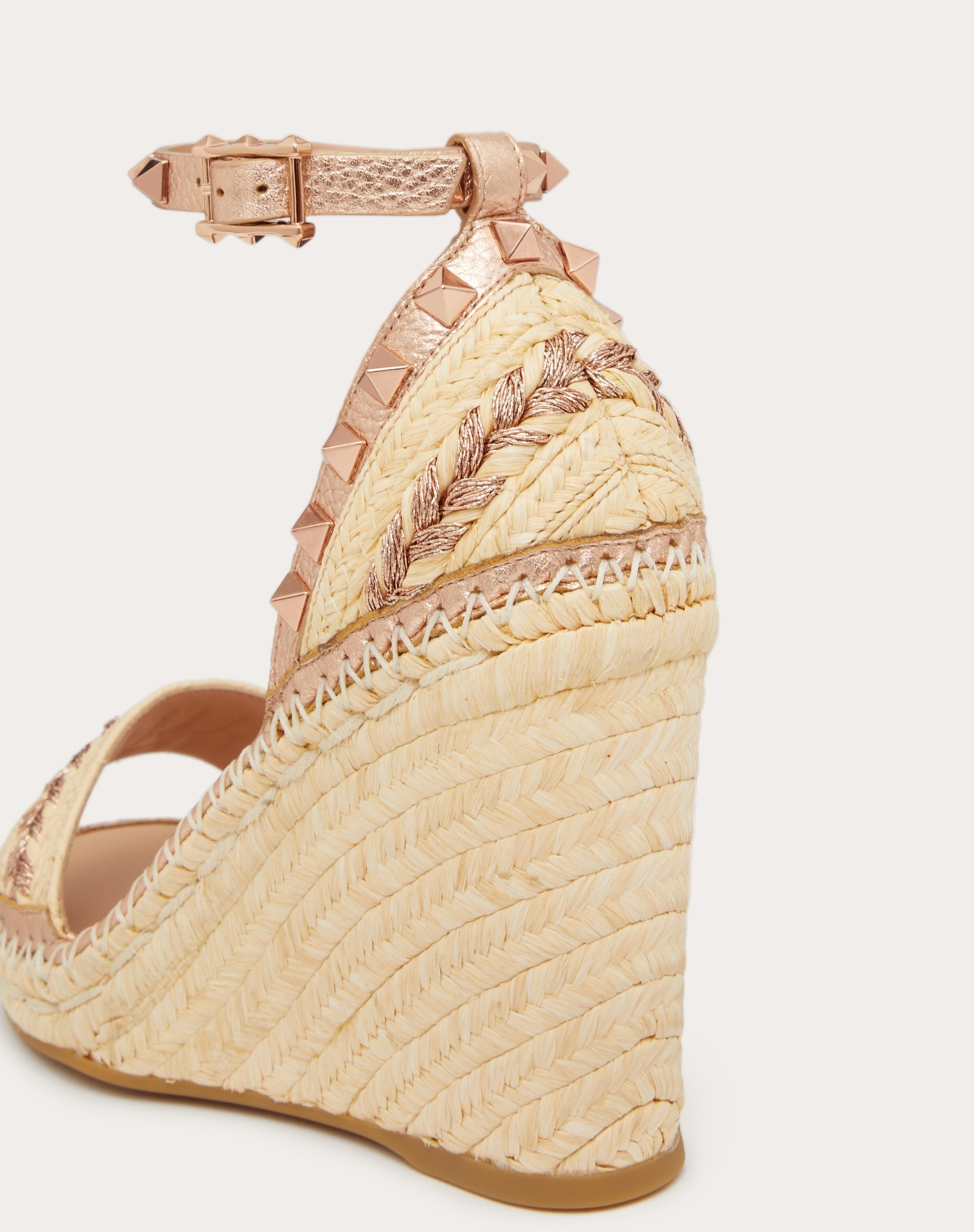 ROCKSTUD DOUBLE RAFFIA WEDGE SANDAL WITH TONE-ON-TONE STUDS 105MM - 5