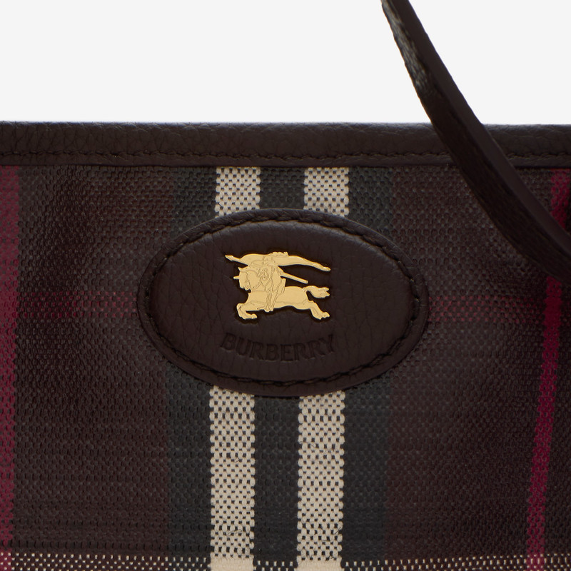 Burberry Medium Highlands Tote outlook