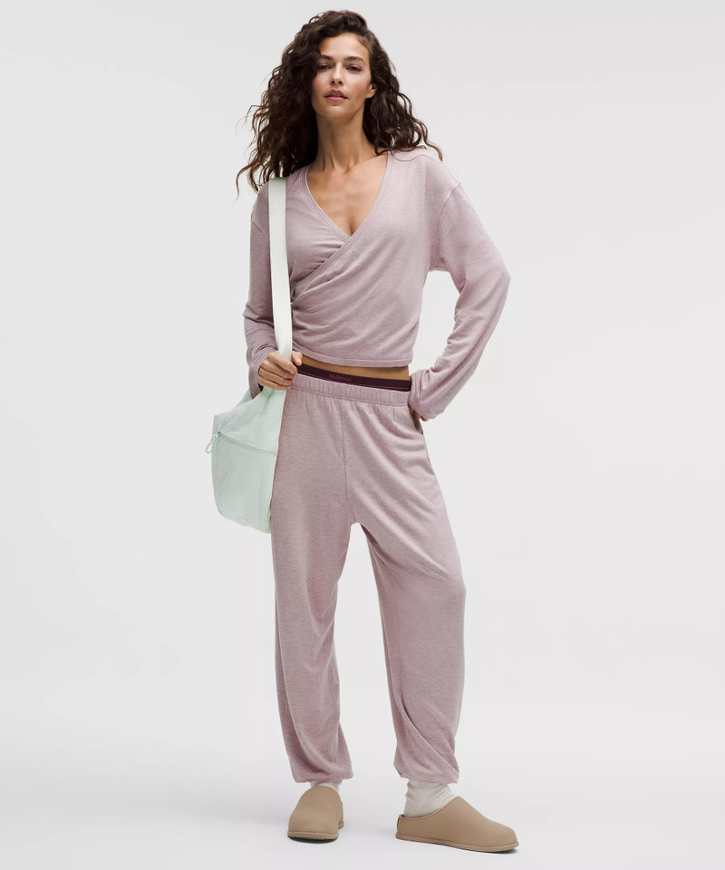 lululemon Slouchy Sling Bag 6L outlook