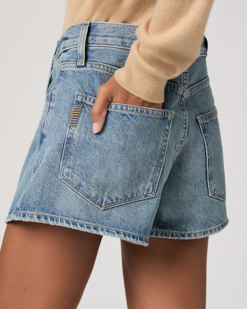 Isa Short 5