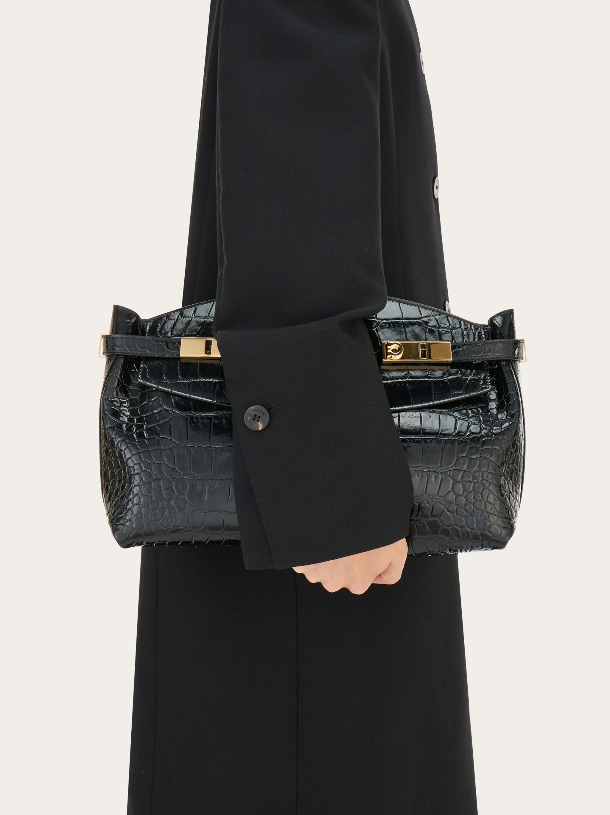 ポーチ Salvatore Ferragamo Hug Pouch L FERRAGAMO Hug pouch (L) | REVERSIBLE
